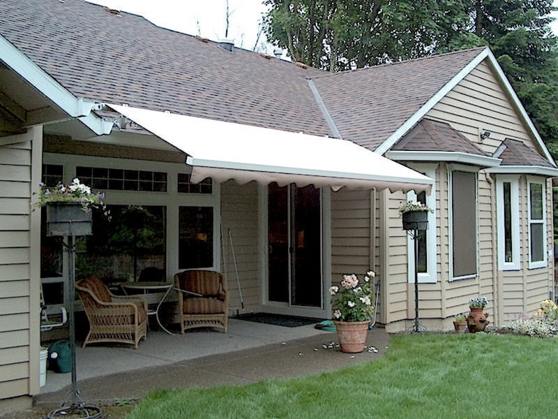 Portland, OR Retractable Awnings